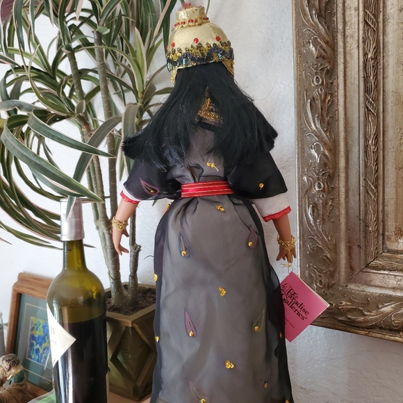 Porcelain Doll - Cleopatra - Paradise Galleries - Picture 8 of 9